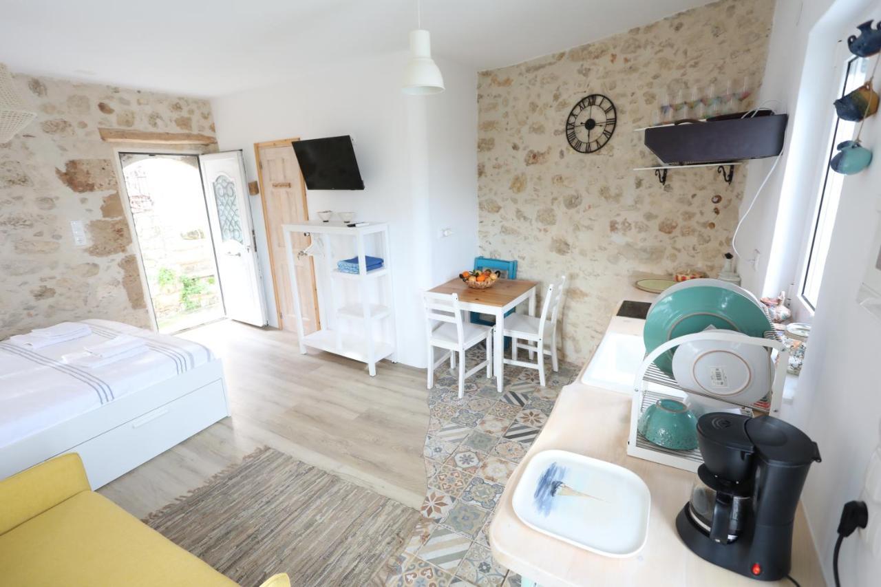 Ravi Boutique Home - 1 Minute Walk From Beach Каливес Екстериор снимка