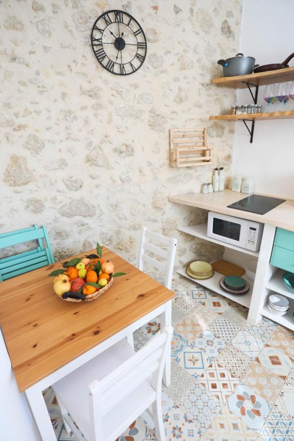 Ravi Boutique Home - 1 Minute Walk From Beach Каливес Екстериор снимка