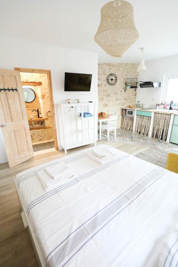 Ravi Boutique Home - 1 Minute Walk From Beach Каливес Екстериор снимка