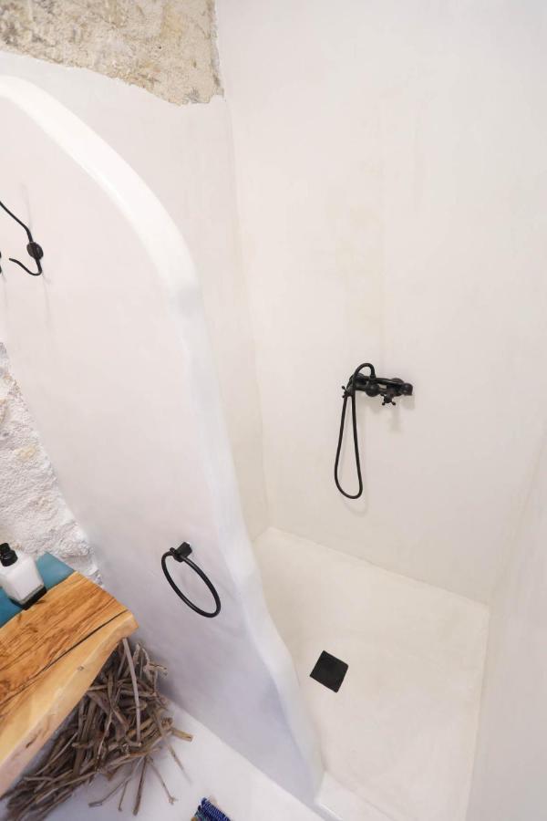 Ravi Boutique Home - 1 Minute Walk From Beach Каливес Екстериор снимка