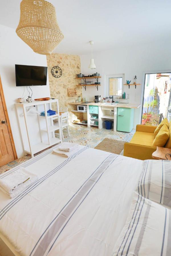 Ravi Boutique Home - 1 Minute Walk From Beach Каливес Екстериор снимка