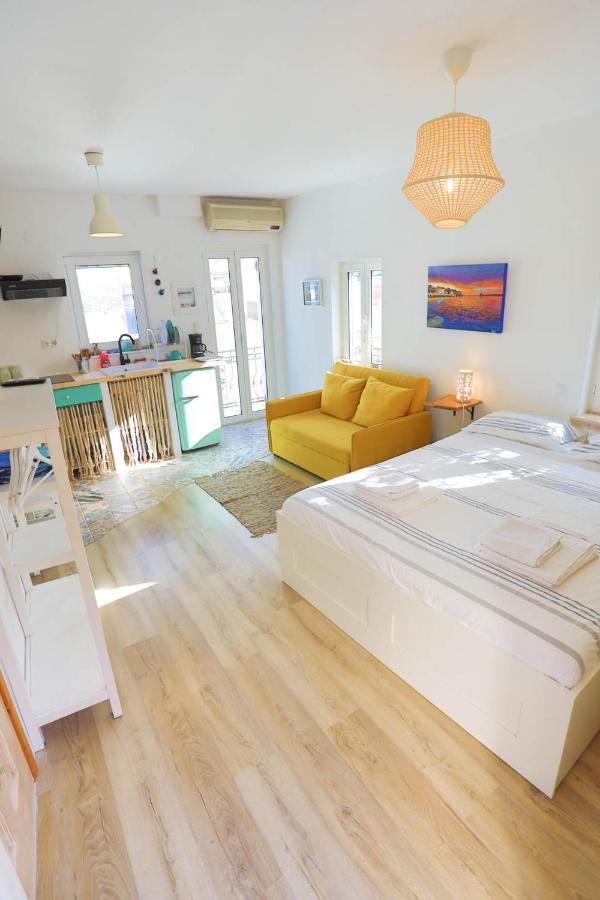 Ravi Boutique Home - 1 Minute Walk From Beach Каливес Екстериор снимка