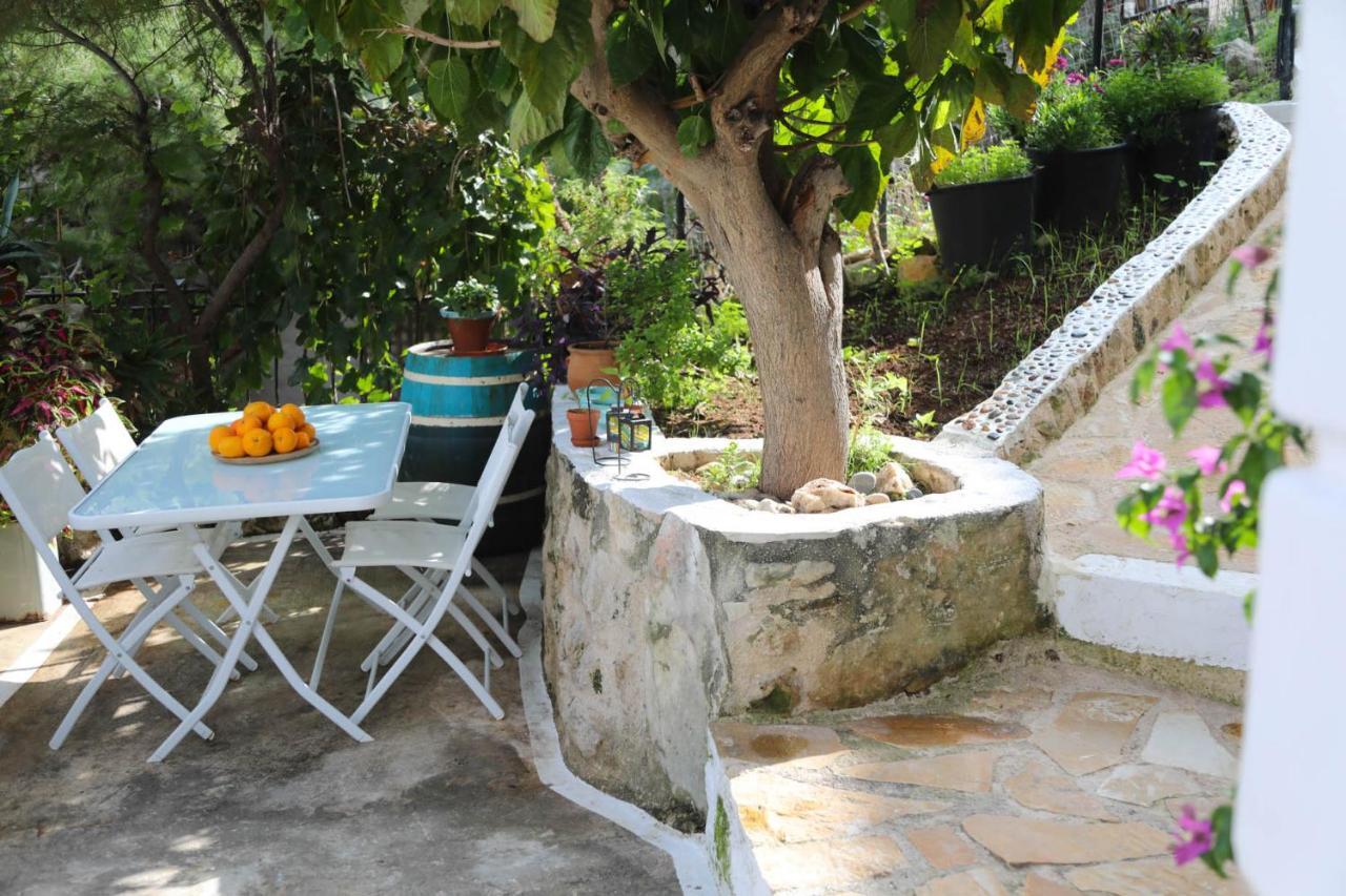 Ravi Boutique Home - 1 Minute Walk From Beach Каливес Екстериор снимка