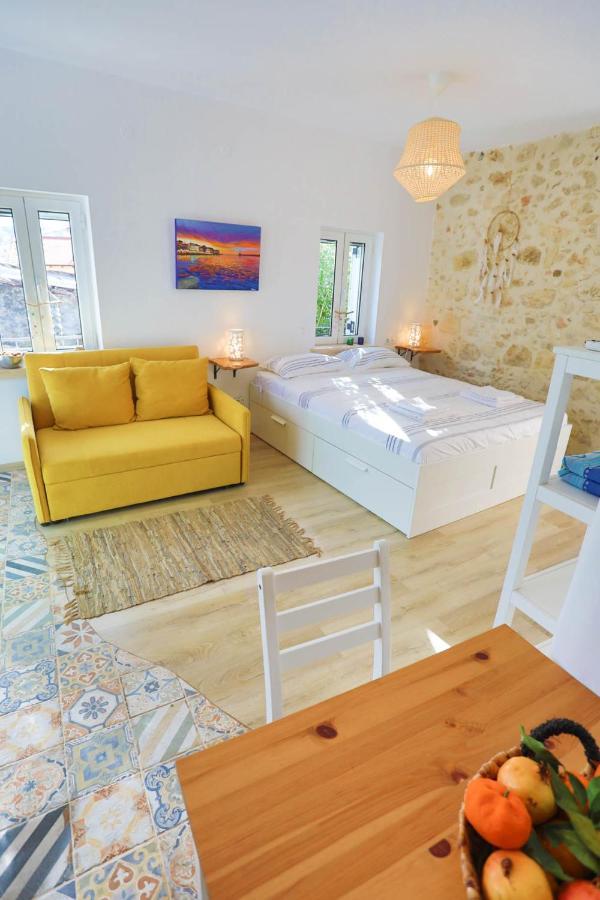 Ravi Boutique Home - 1 Minute Walk From Beach Каливес Екстериор снимка