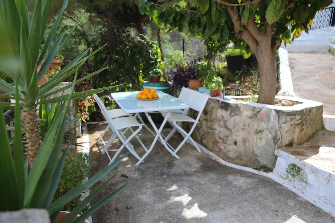 Ravi Boutique Home - 1 Minute Walk From Beach Каливес Екстериор снимка