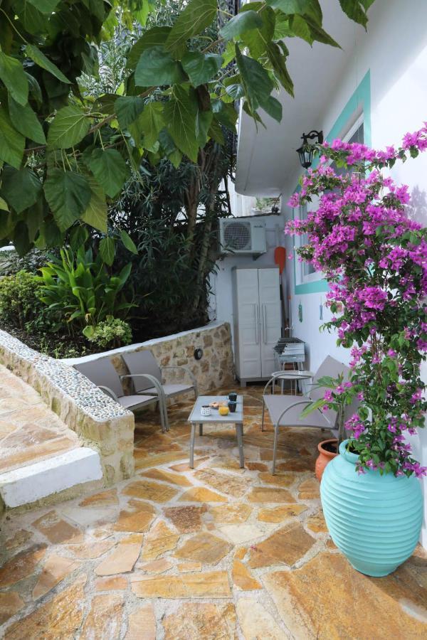Ravi Boutique Home - 1 Minute Walk From Beach Каливес Екстериор снимка