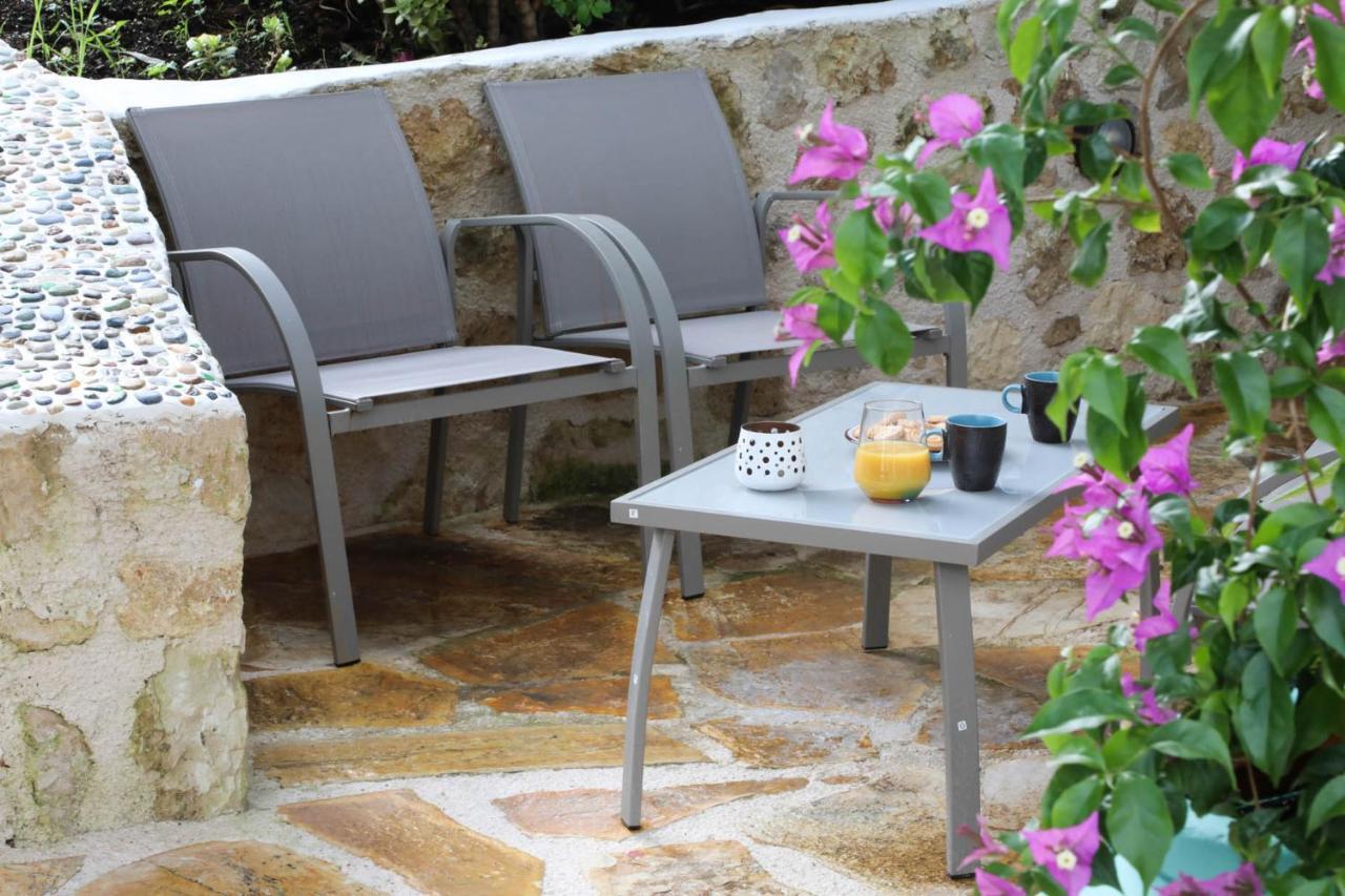 Ravi Boutique Home - 1 Minute Walk From Beach Каливес Екстериор снимка