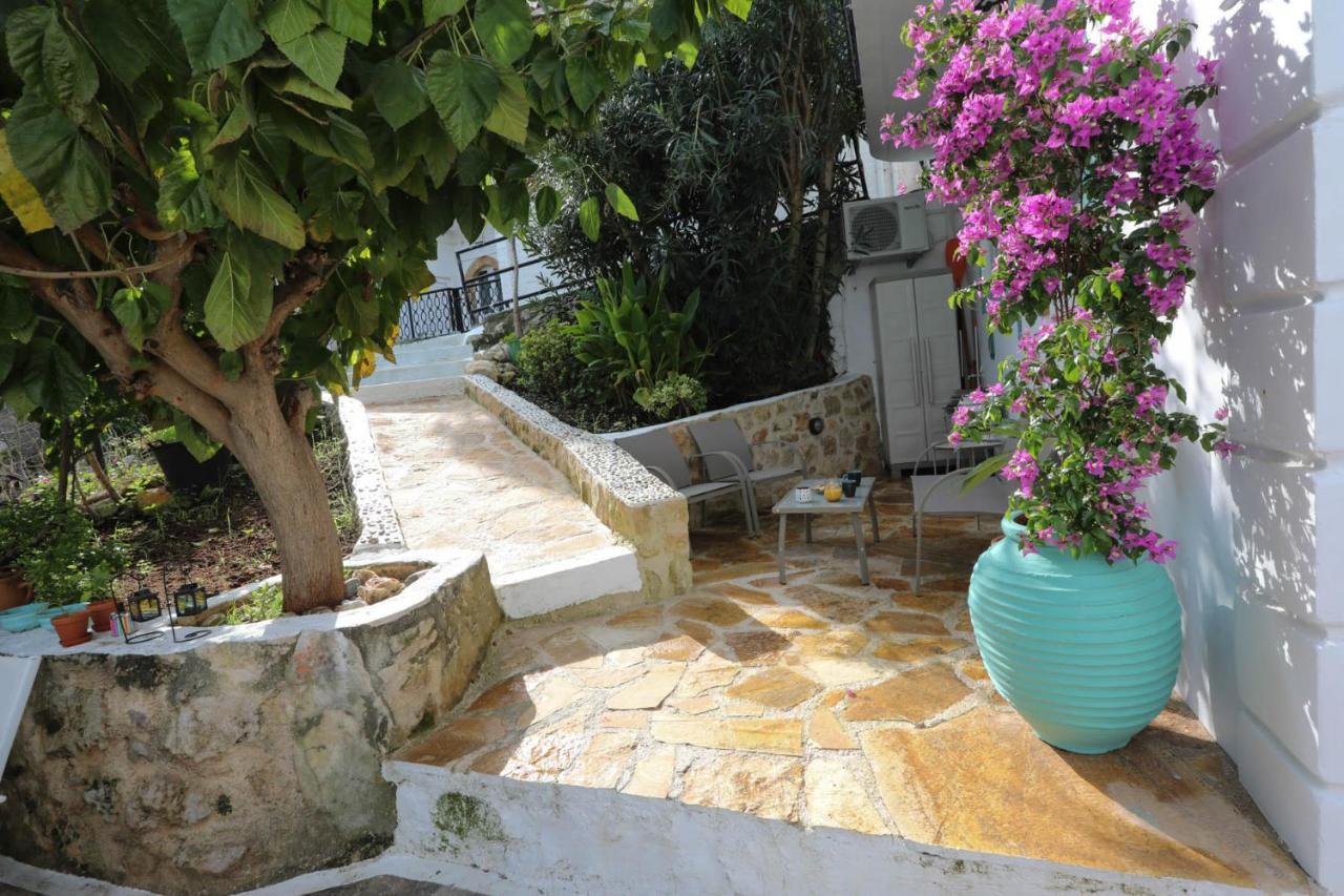 Ravi Boutique Home - 1 Minute Walk From Beach Каливес Екстериор снимка