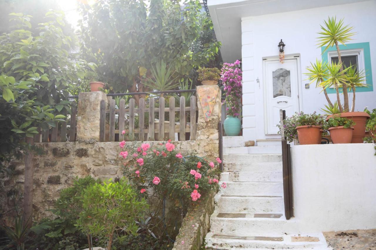 Ravi Boutique Home - 1 Minute Walk From Beach Каливес Екстериор снимка