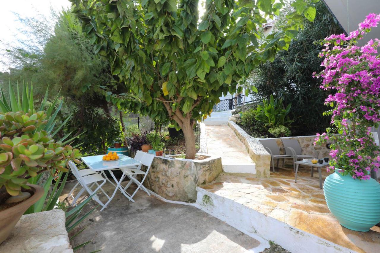 Ravi Boutique Home - 1 Minute Walk From Beach Каливес Екстериор снимка