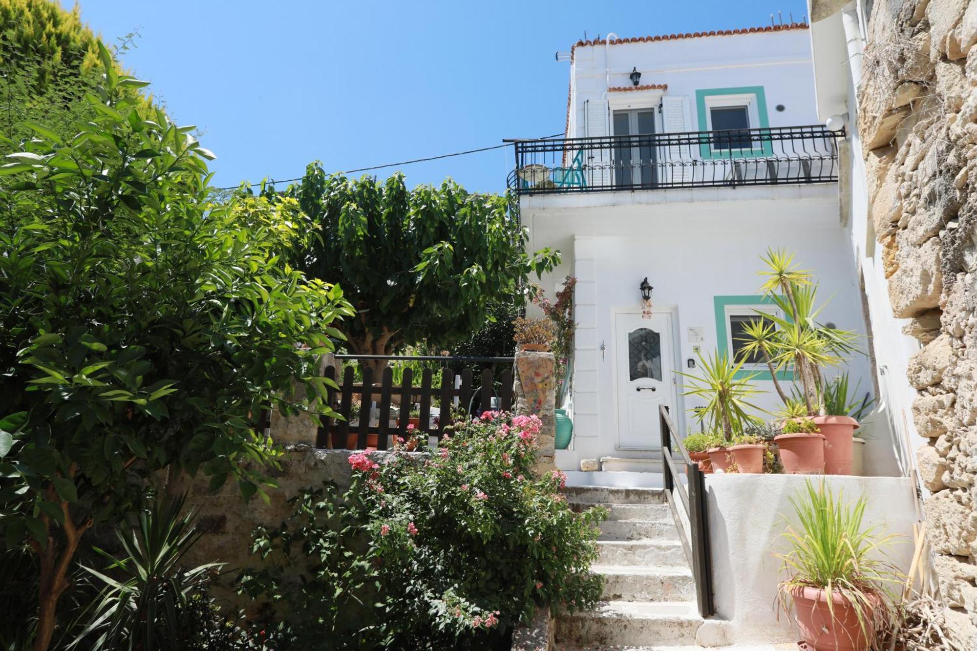 Ravi Boutique Home - 1 Minute Walk From Beach Каливес Екстериор снимка